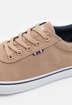 Pier One Unisex - Baskets Basses - Brown -Pier One Boutique 3d8d930a9d594a348d328f3c83bbc354