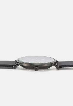 Pier One Unisex - Montre - Black -Pier One Boutique 4a4c5fd2ccf24a73a7e672b724fd8279