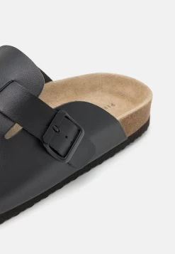 Pier One Leather Unisex - Chaussons - Black 13 Pier One Leather Unisex - Chaussons - Black -Pier One Boutique 7b28889d1d2247a8abcae3a4a4c34674