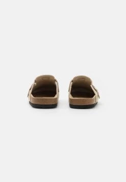 Pier One Leather Unisex - Chaussons - Beige 10 Pier One Leather Unisex - Chaussons - Beige -Pier One Boutique 7fc4209f0b9d443b96717beece6deee4